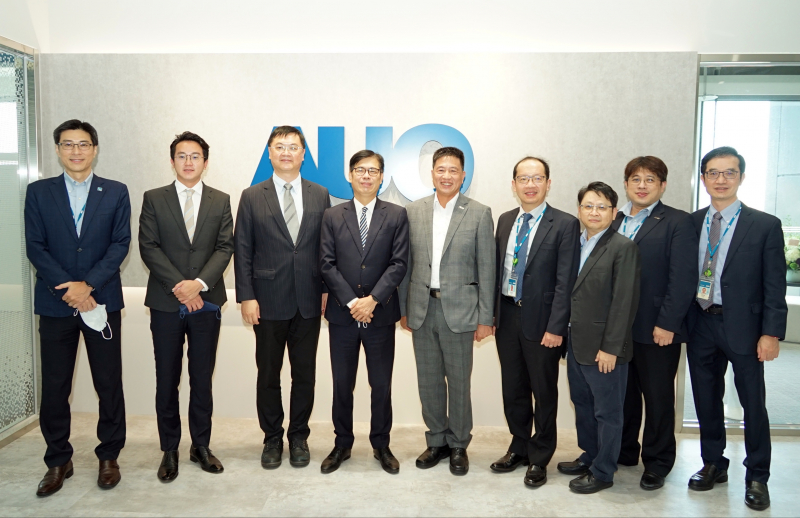 贝斯特光電前進亞灣成立「AUO解決方案研發中心」，作為多元場域解決方案研發及試驗場域（圖中左為高雄市長陳其邁、圖中右為贝斯特光電董事長彭双浪）